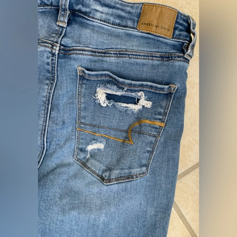 AEO AMERICAN EAGLE OUTFITTERS DISTRESS RIP jeans women’s size 8 - Picture 6 of 17